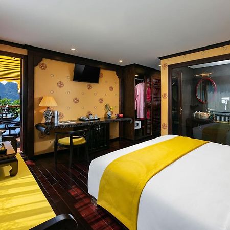 Nostalgia Halong Cruise Hotell Ha Long Exteriör bild