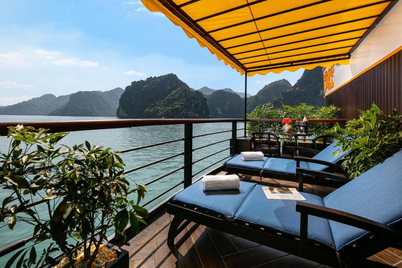 Nostalgia Halong Cruise Hotell Ha Long Exteriör bild