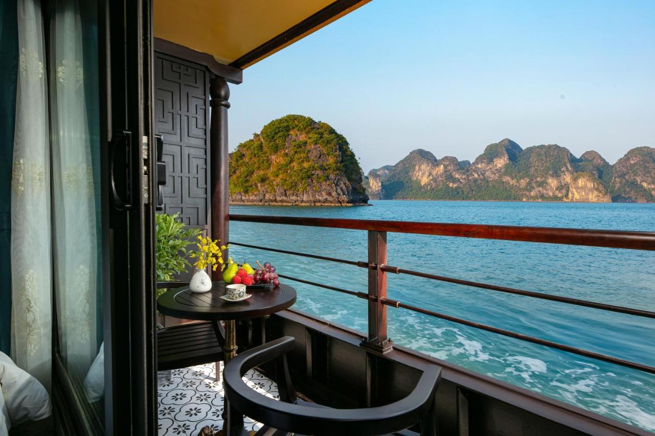Nostalgia Halong Cruise Hotell Ha Long Exteriör bild