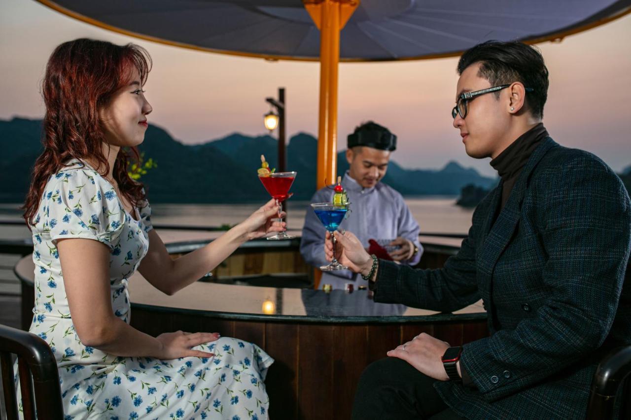 Nostalgia Halong Cruise Hotell Ha Long Exteriör bild